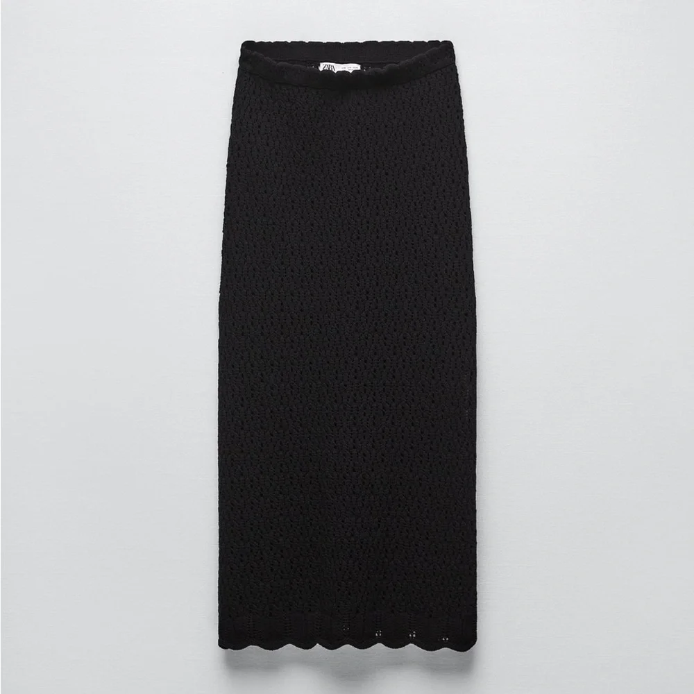 Zara LONG POINTELLE KNIT SKIRT. Black. Size S. New with Tags.